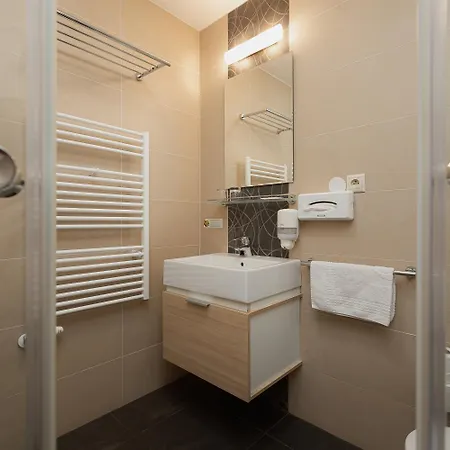 Hotel Green 3* دولني كوبين